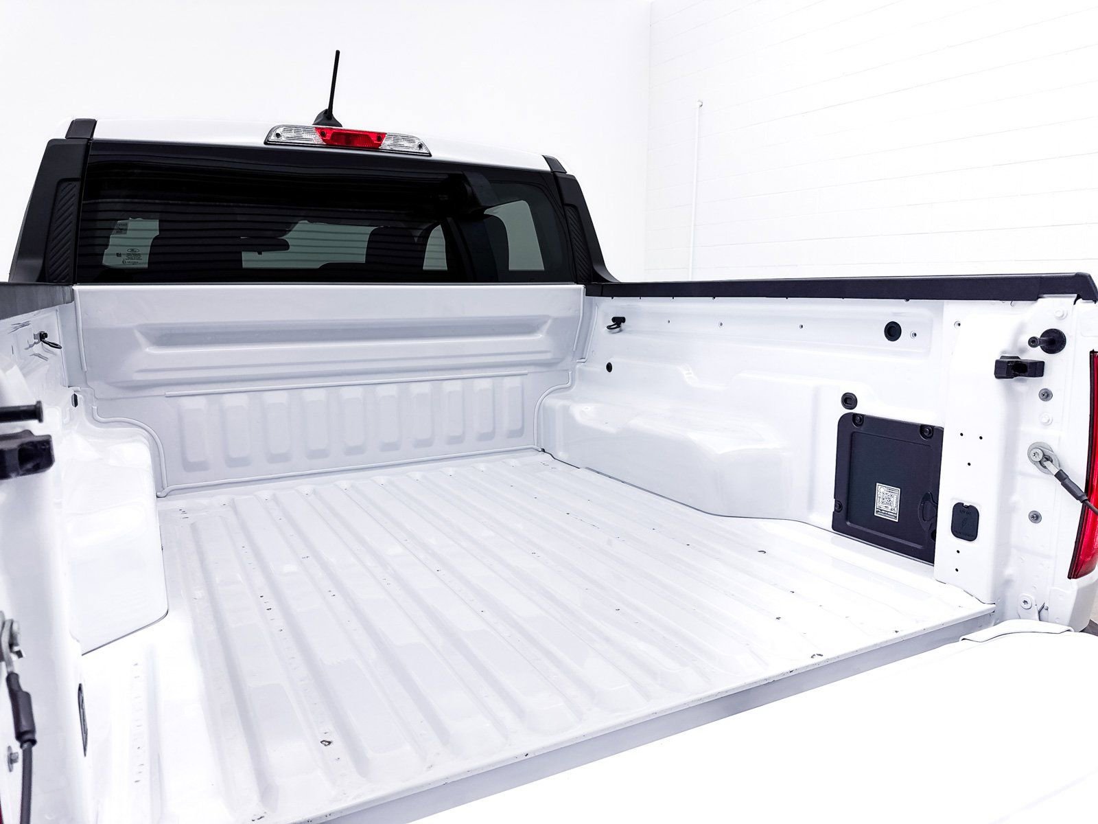 Used 2025 Ford Maverick XL w/ Equipment Group 102A image 3