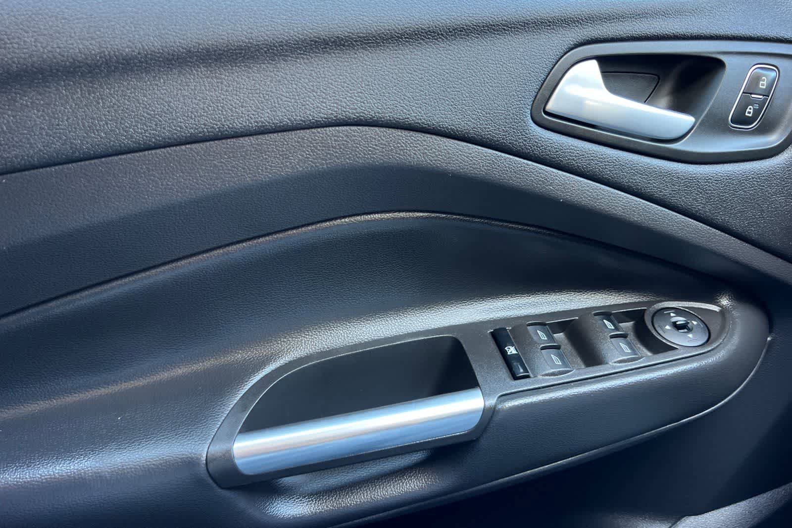 Used 2018 Ford Escape SE image 13