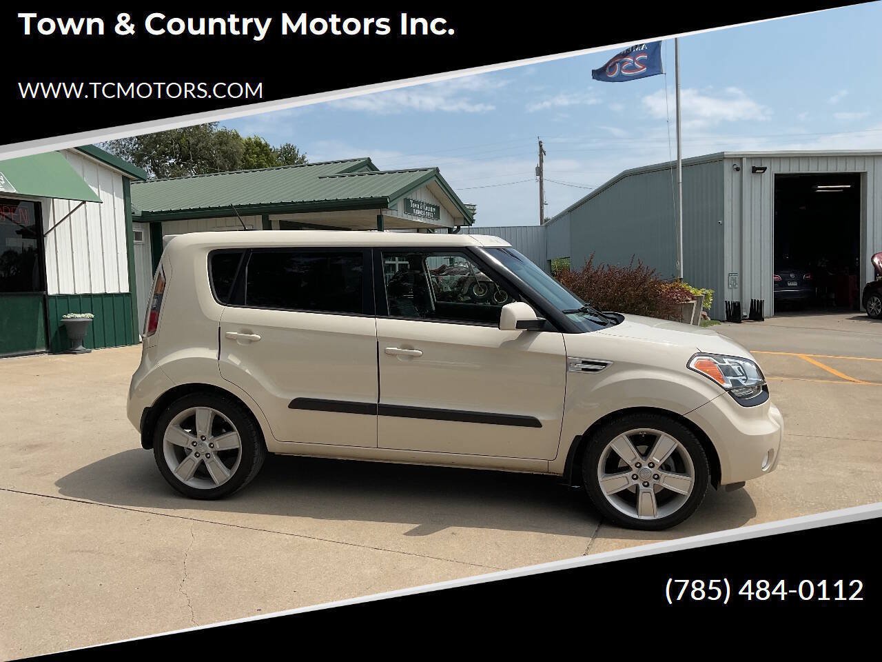 Used 2011 Kia Soul ! FWD image 1