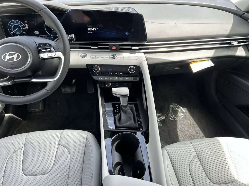 New 2025 Hyundai Elantra Limited image 5