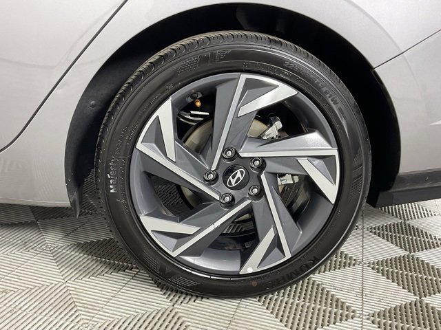 Used 2025 Hyundai Elantra SEL image 9