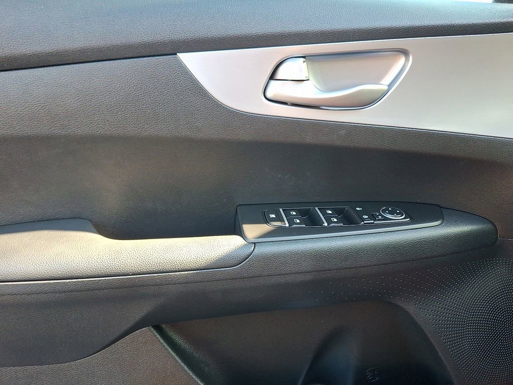 Used 2022 Kia Forte LXS image 12
