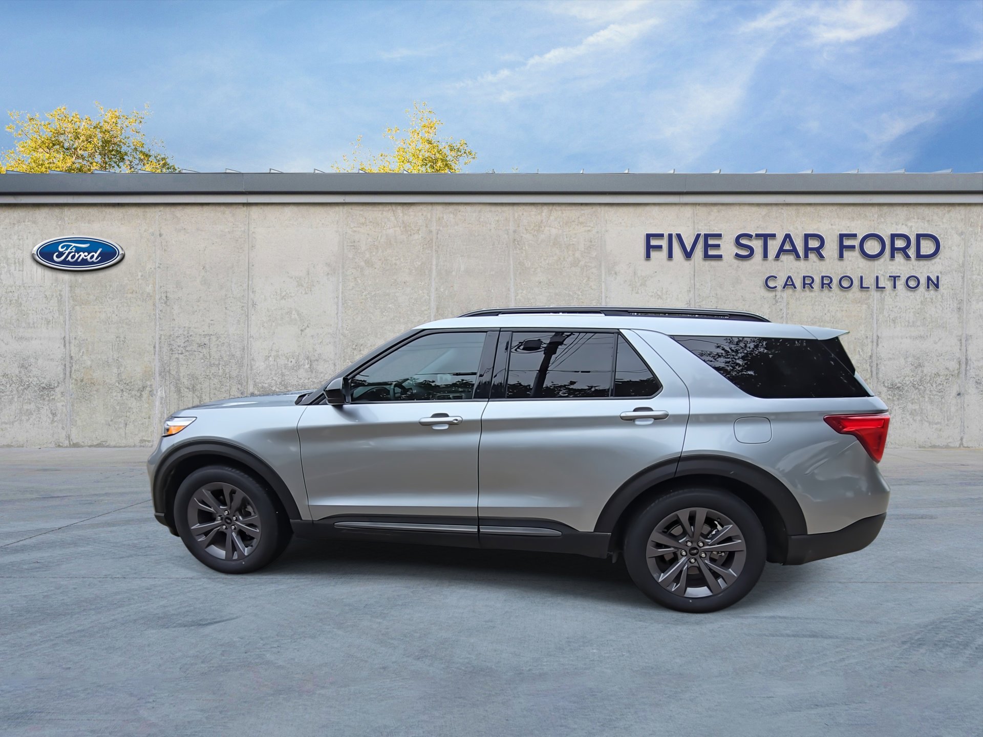 Certified 2022 Ford Explorer XLT w/ Equipment Group 202A RWD image 5