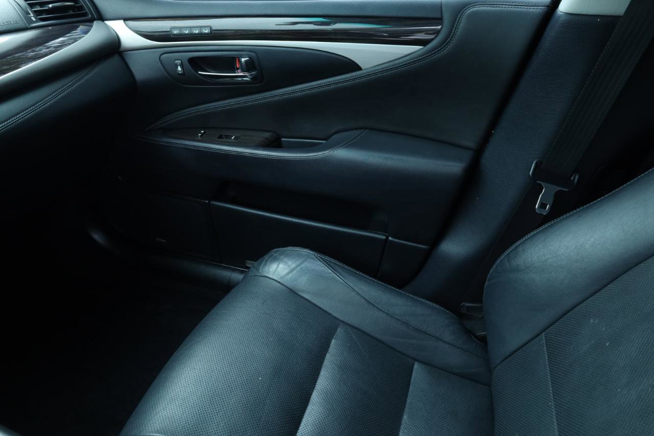 Used 2017 Lexus LS 460 w/ Comfort Package image 14