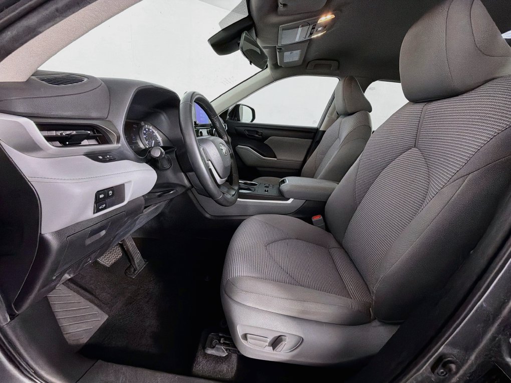Used 2023 Toyota Highlander LE FWD image 12