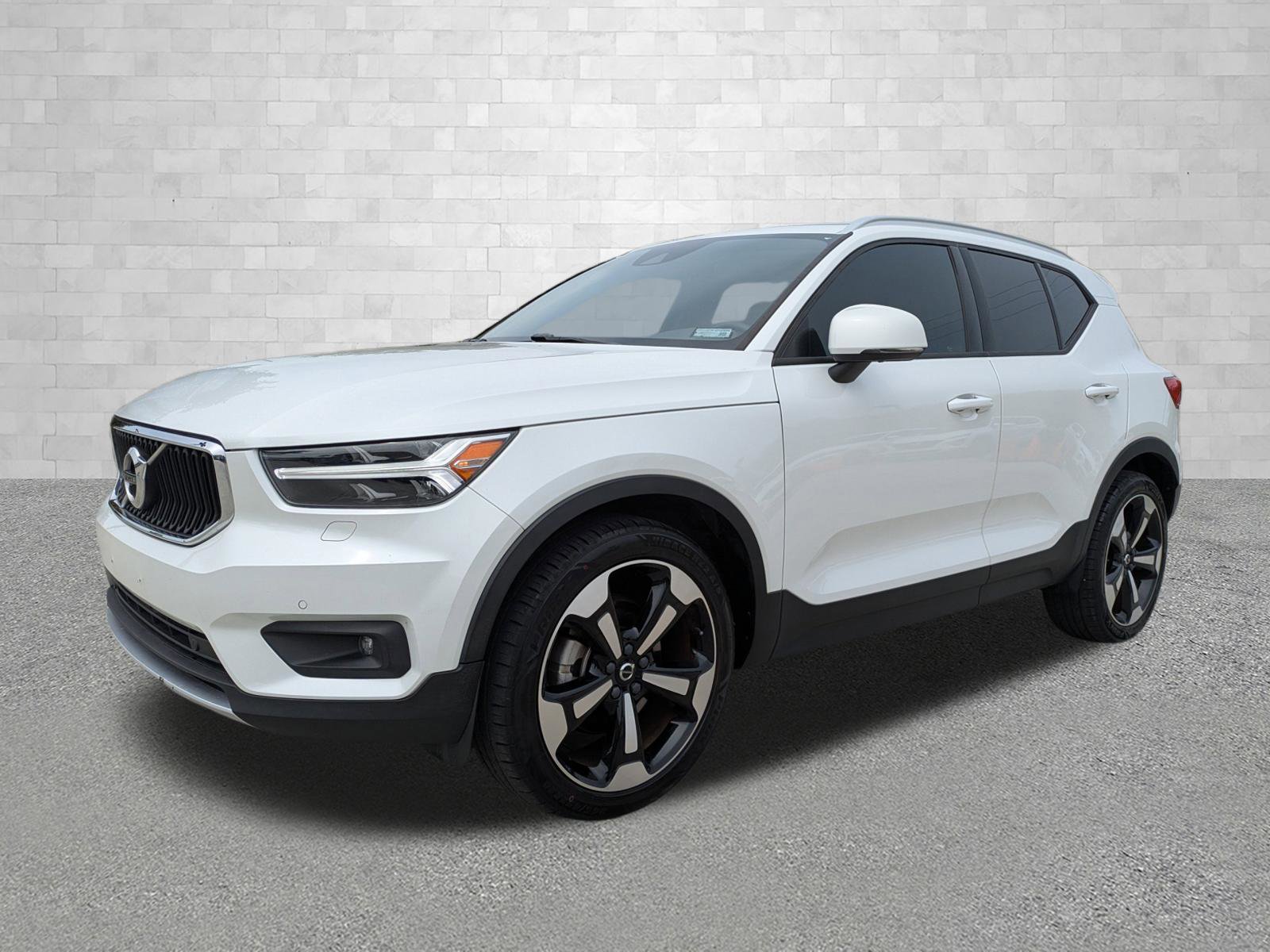 Used 2021 Volvo XC40 T5 Momentum w/ Premium Package image 5