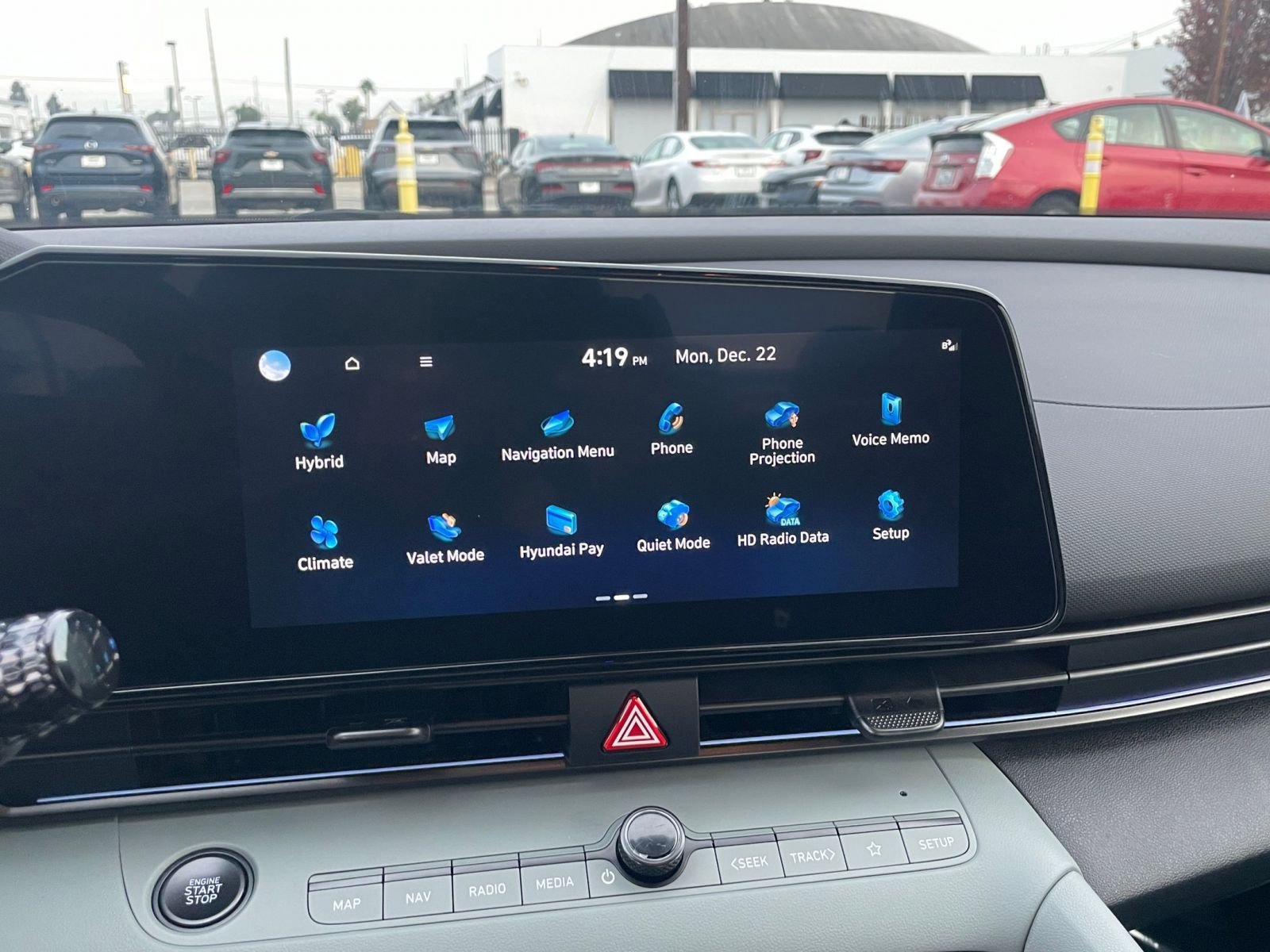 Used 2025 Hyundai Elantra Limited image 21