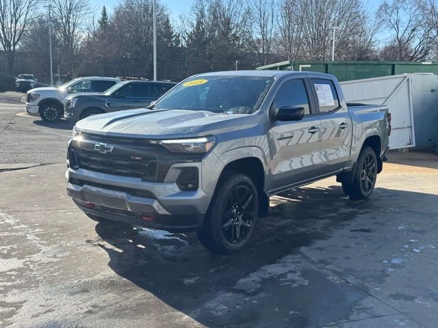 Used 2025 Chevrolet Colorado Z71 w/ Technology Package image 3