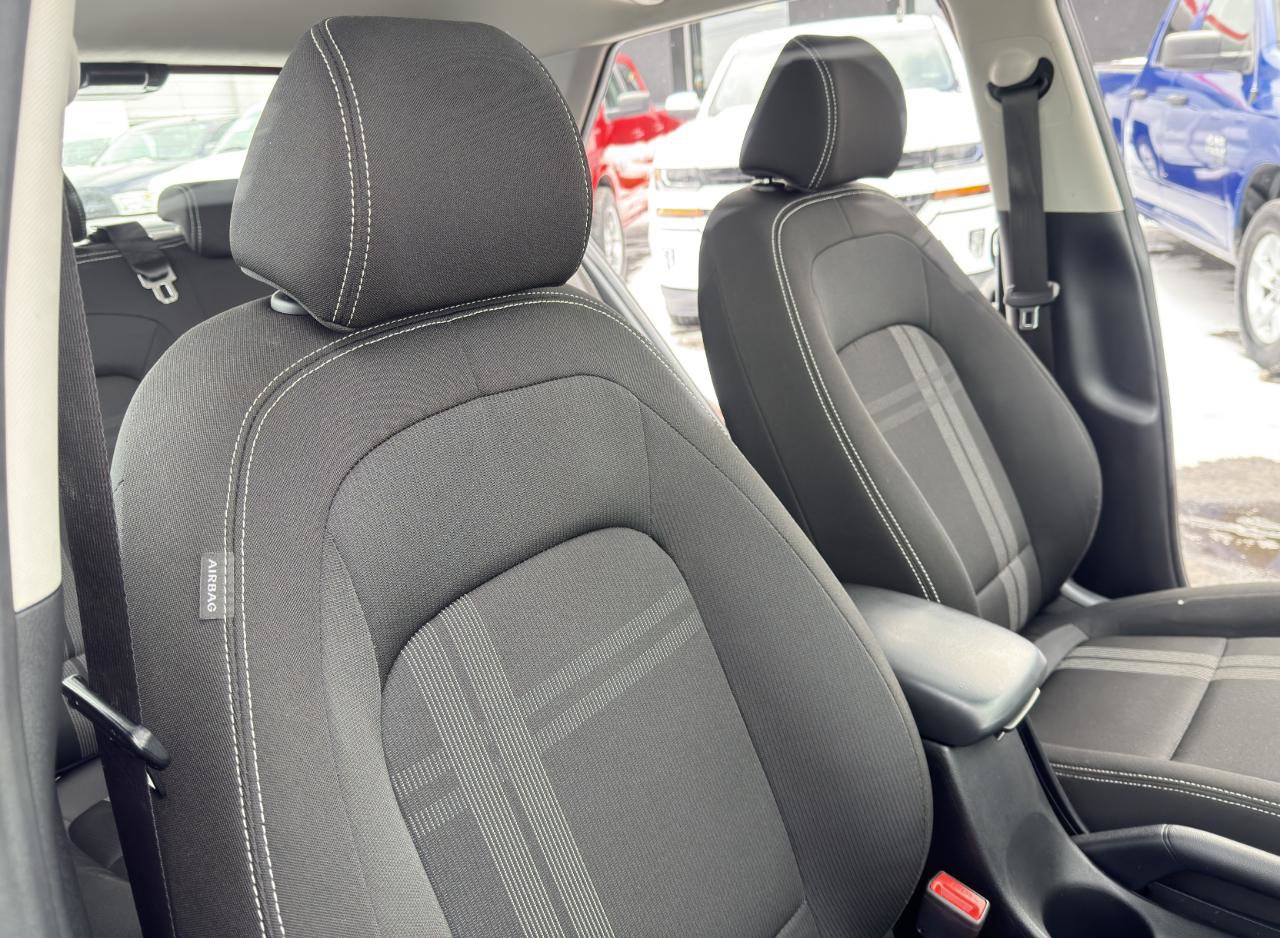 Used 2024 Hyundai Venue SEL FWD image 37