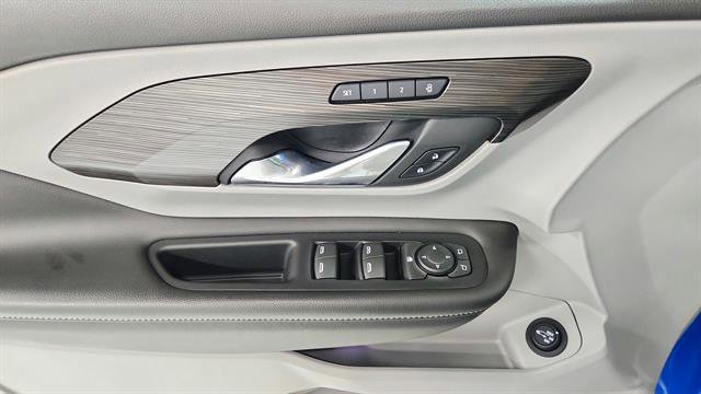 Used 2024 GMC Terrain SLT image 17