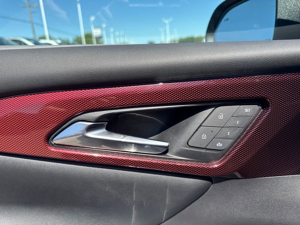 Used 2025 Chevrolet Traverse RS AWD/4WD image 12