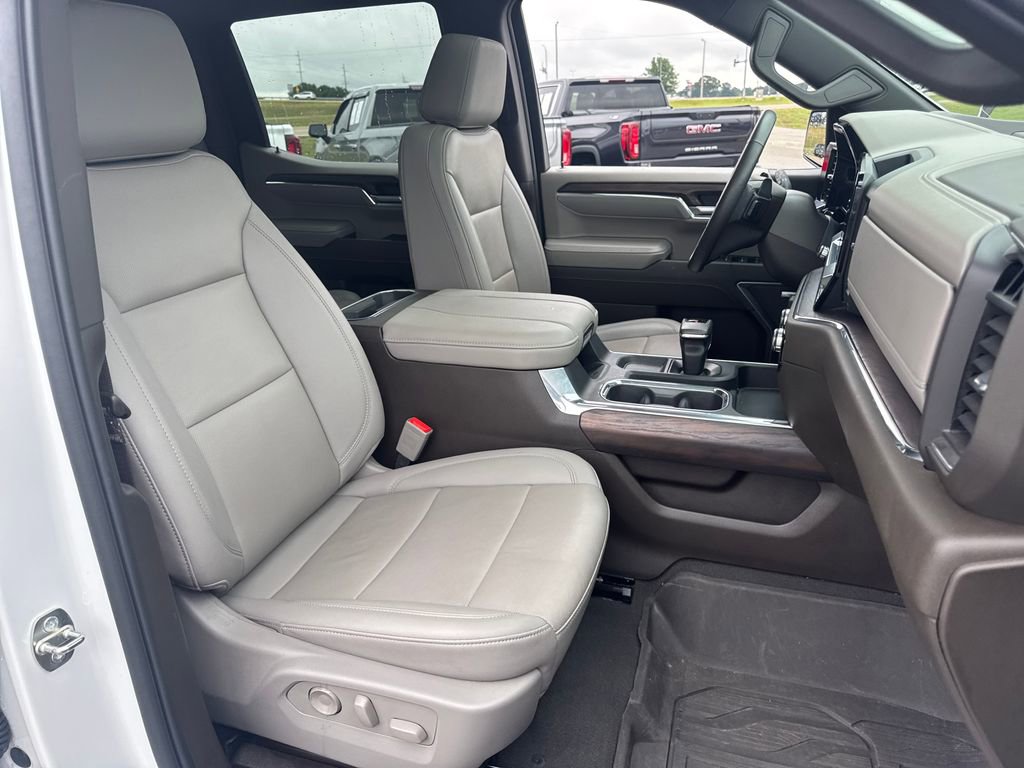 Used 2024 GMC Sierra 1500 SLT w/ SLT Premium Plus Package AWD/4WD image 16