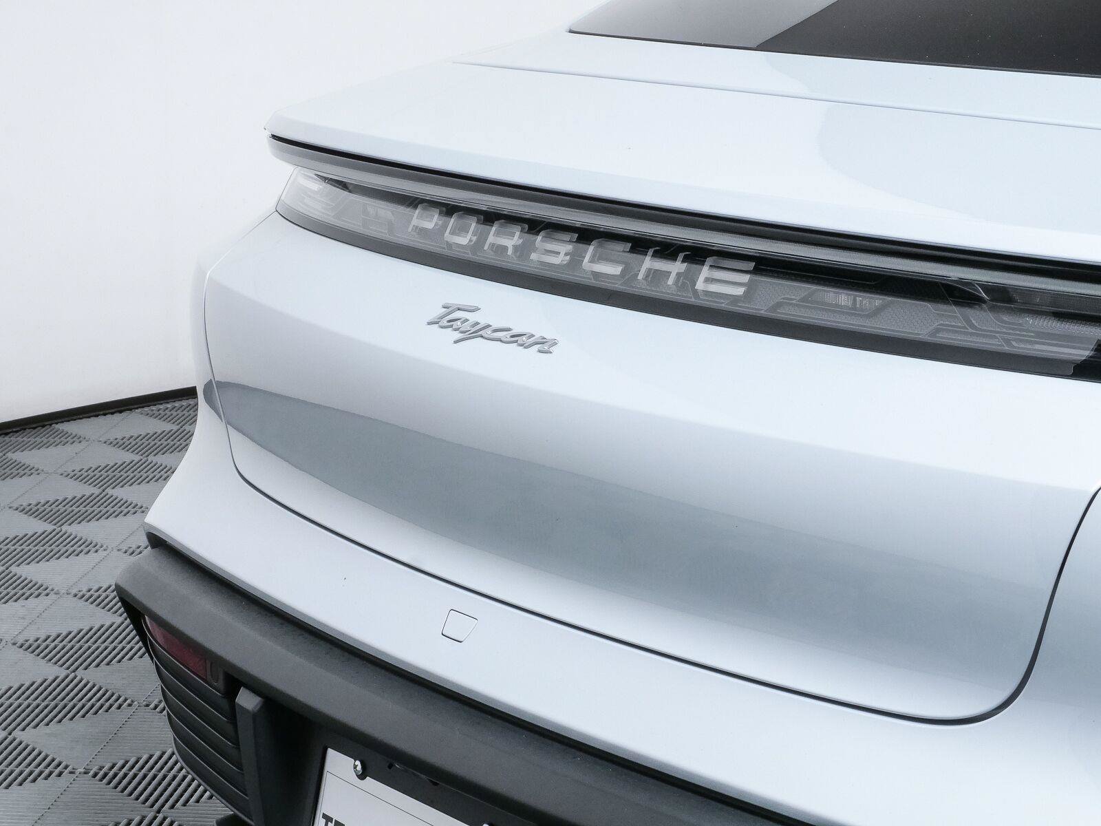 Certified 2025 Porsche Taycan AWD/4WD image 37