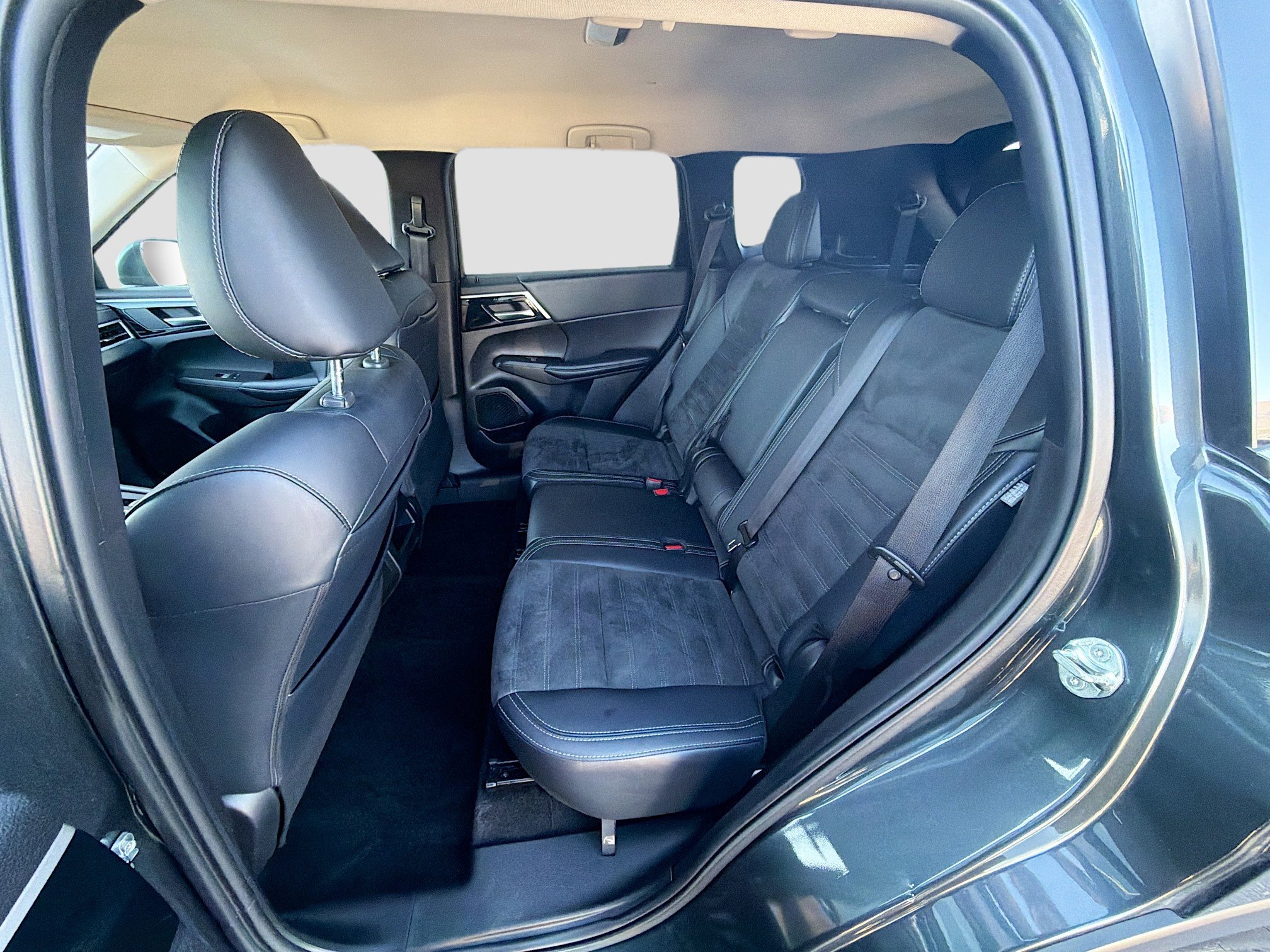 Used 2024 Mitsubishi Outlander SE AWD/4WD image 29