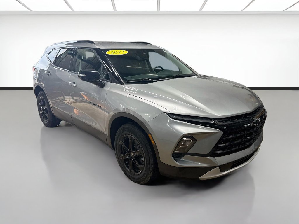 Used 2023 Chevrolet Blazer LT w/ Midnight/Sport Edition FWD image 3