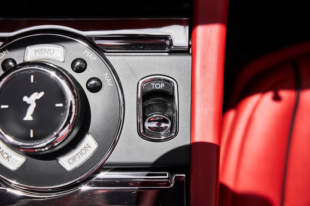 Used 2018 Rolls-Royce Dawn RWD image 64