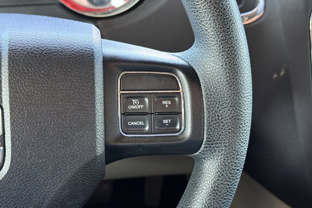 Used 2018 Dodge Grand Caravan SE w/ UConnect Hands-Free Group image 33