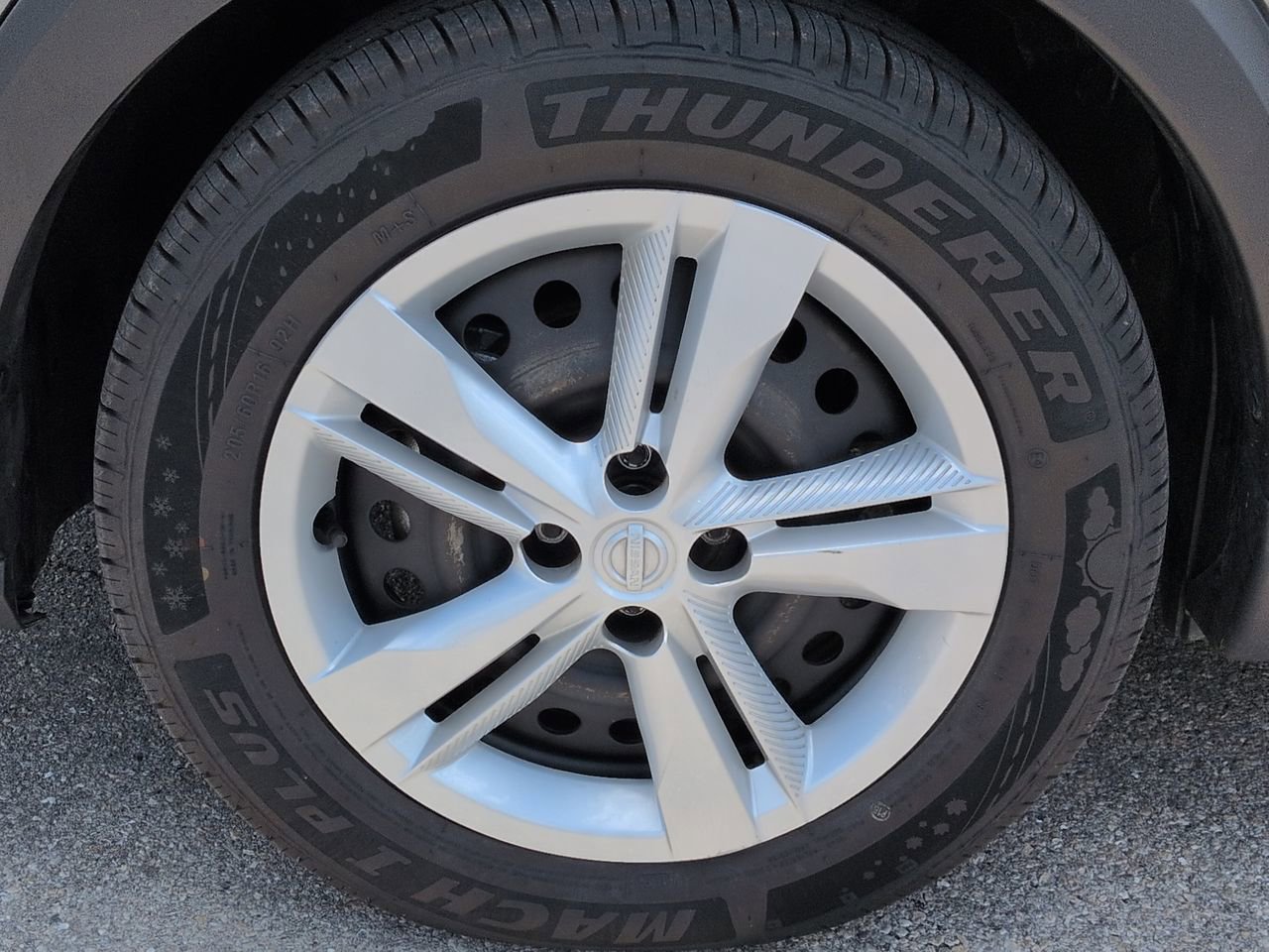 Used 2023 Nissan Kicks S FWD image 11