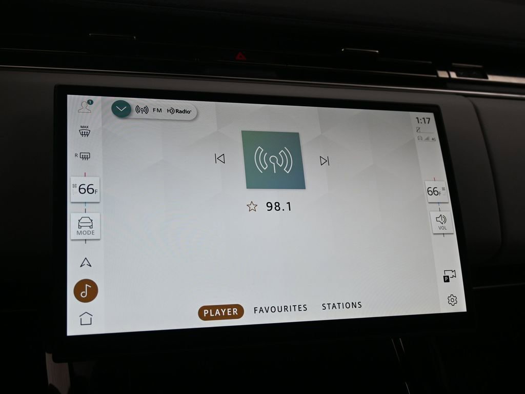 Used 2025 Land Rover Range Rover Sport Dynamic SE image 13