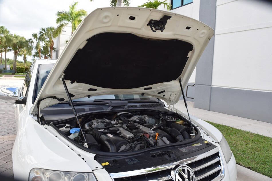 Used 2006 Volkswagen Touareg V10 TDI AWD/4WD image 89