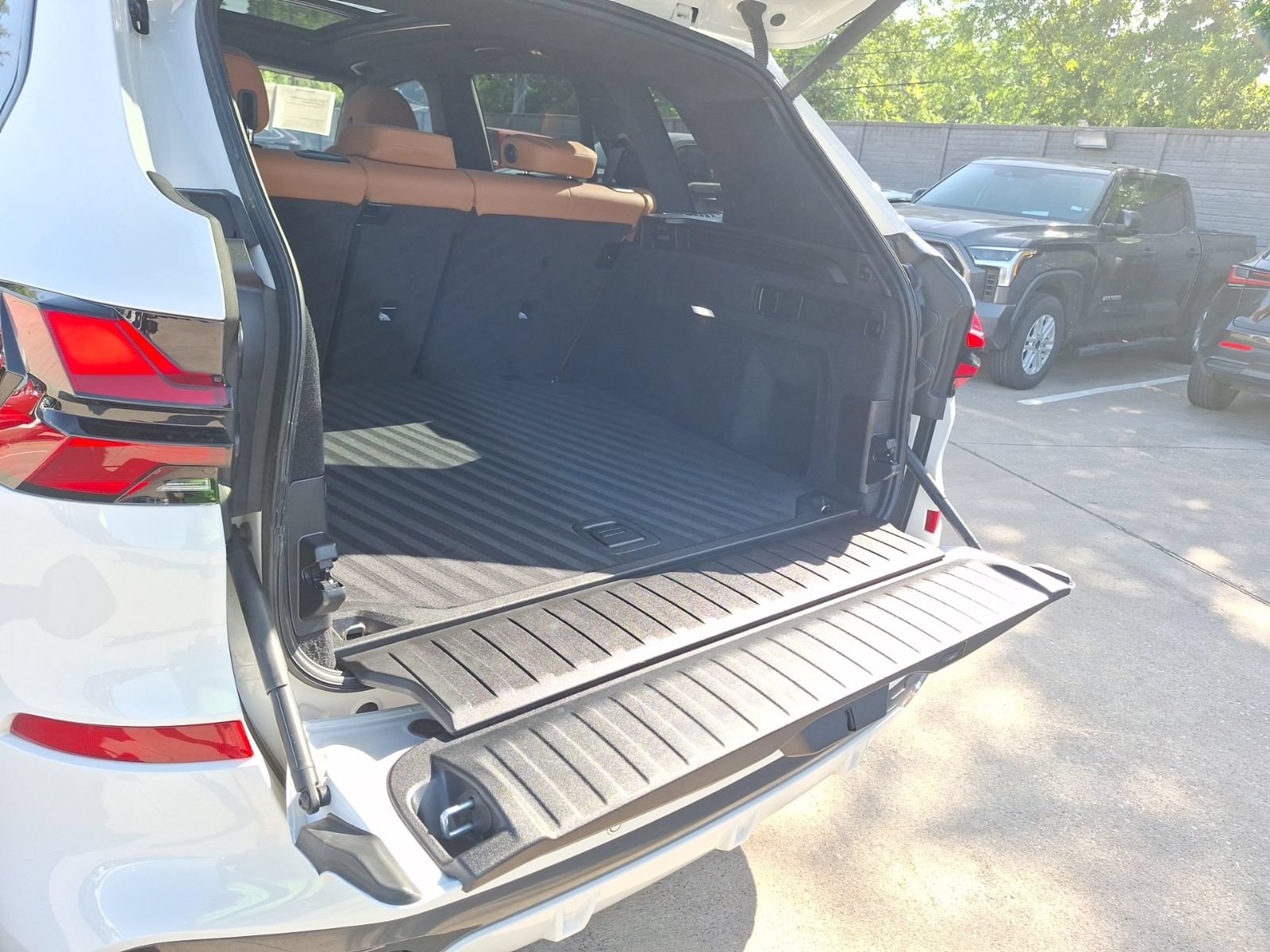 Used 2024 BMW X5 xDrive40i w/ Executive Package AWD/4WD image 39