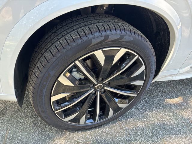 New 2026 Volvo XC90 B6 Plus w/ Protection Package Premier AWD/4WD image 13