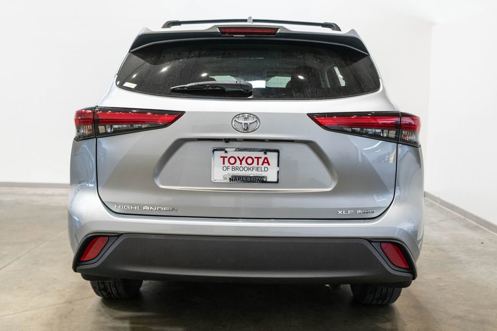 Used 2020 Toyota Highlander XLE AWD/4WD image 8