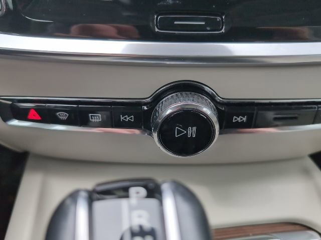 Used 2020 Volvo V60 T5 Cross Country w/ Protection Package AWD/4WD image 17