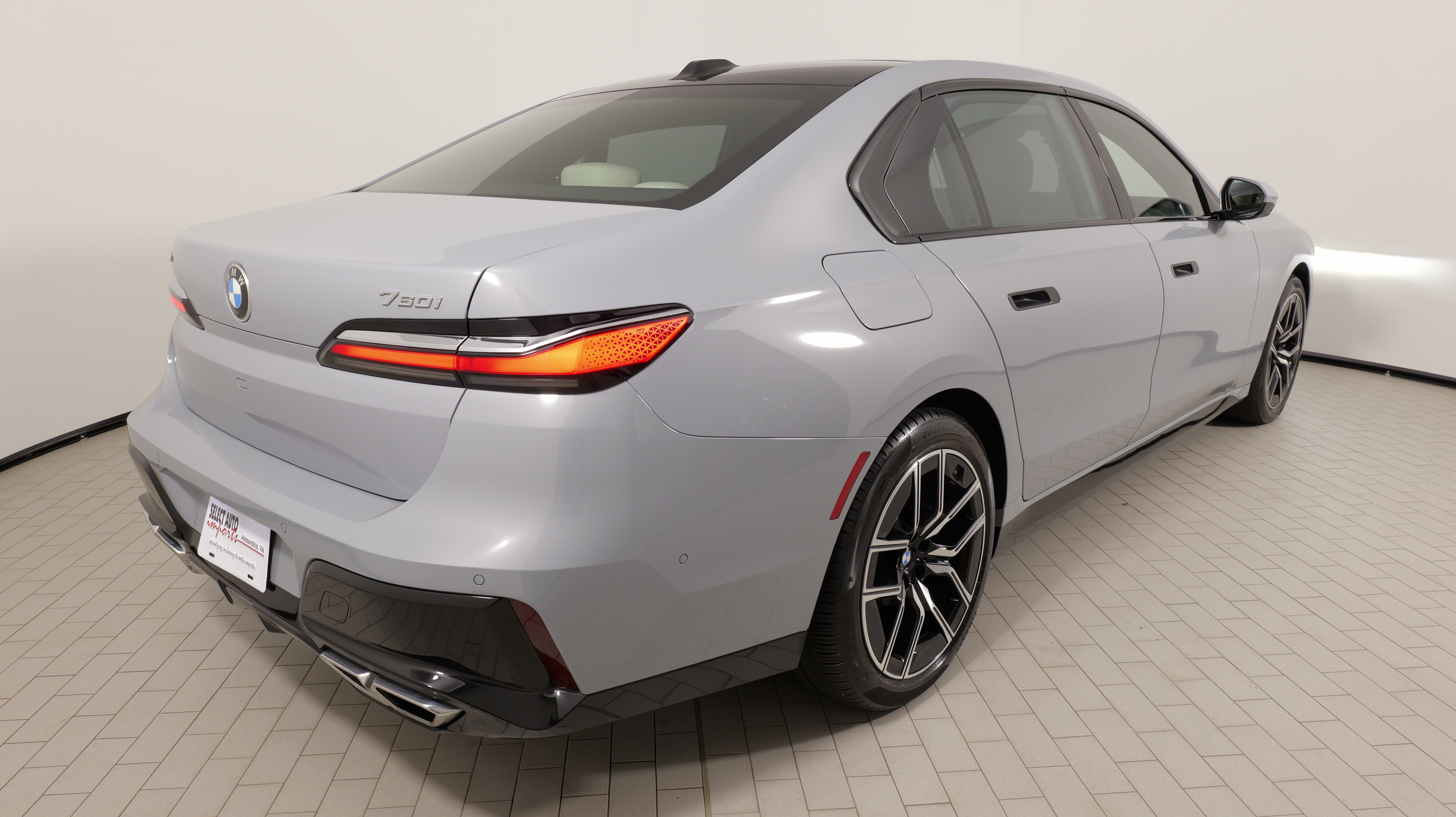 Used 2023 BMW 760i xDrive AWD/4WD image 16