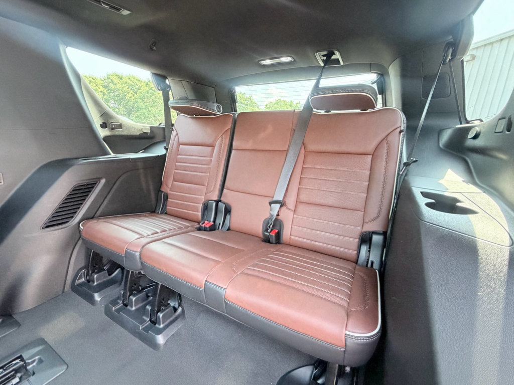 Used 2023 GMC Yukon Denali Ultimate AWD/4WD image 31