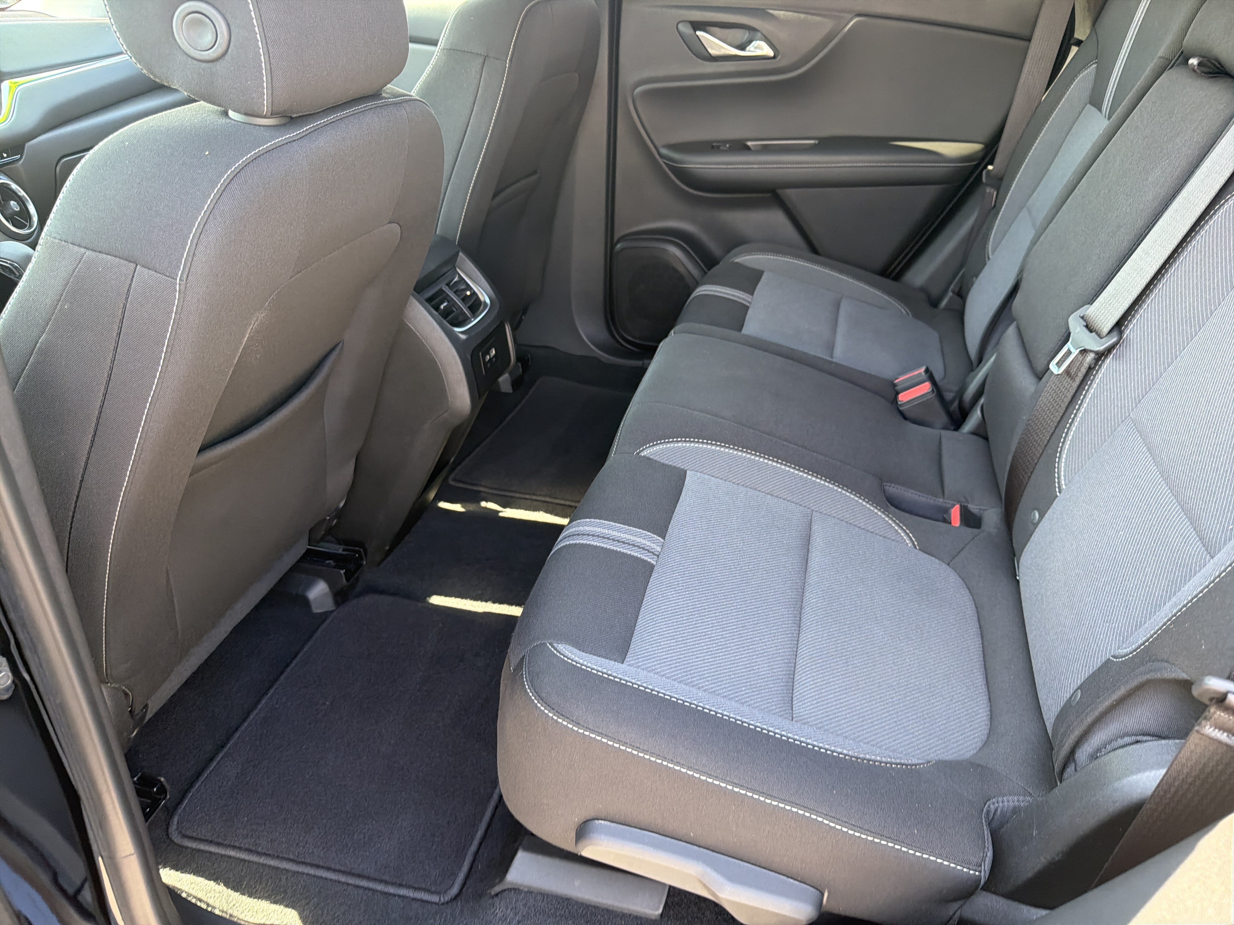 Used 2025 Chevrolet Blazer LT FWD image 31