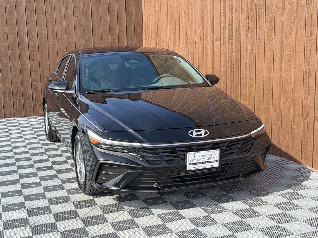 Used 2025 Hyundai Elantra SE image 8