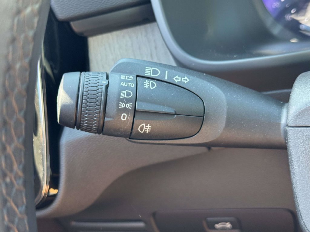 Certified 2023 Volvo XC40 B5 Plus w/ Driver Assist Package AWD/4WD image 21