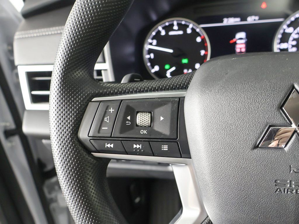 New 2026 Mitsubishi Outlander ES FWD image 40