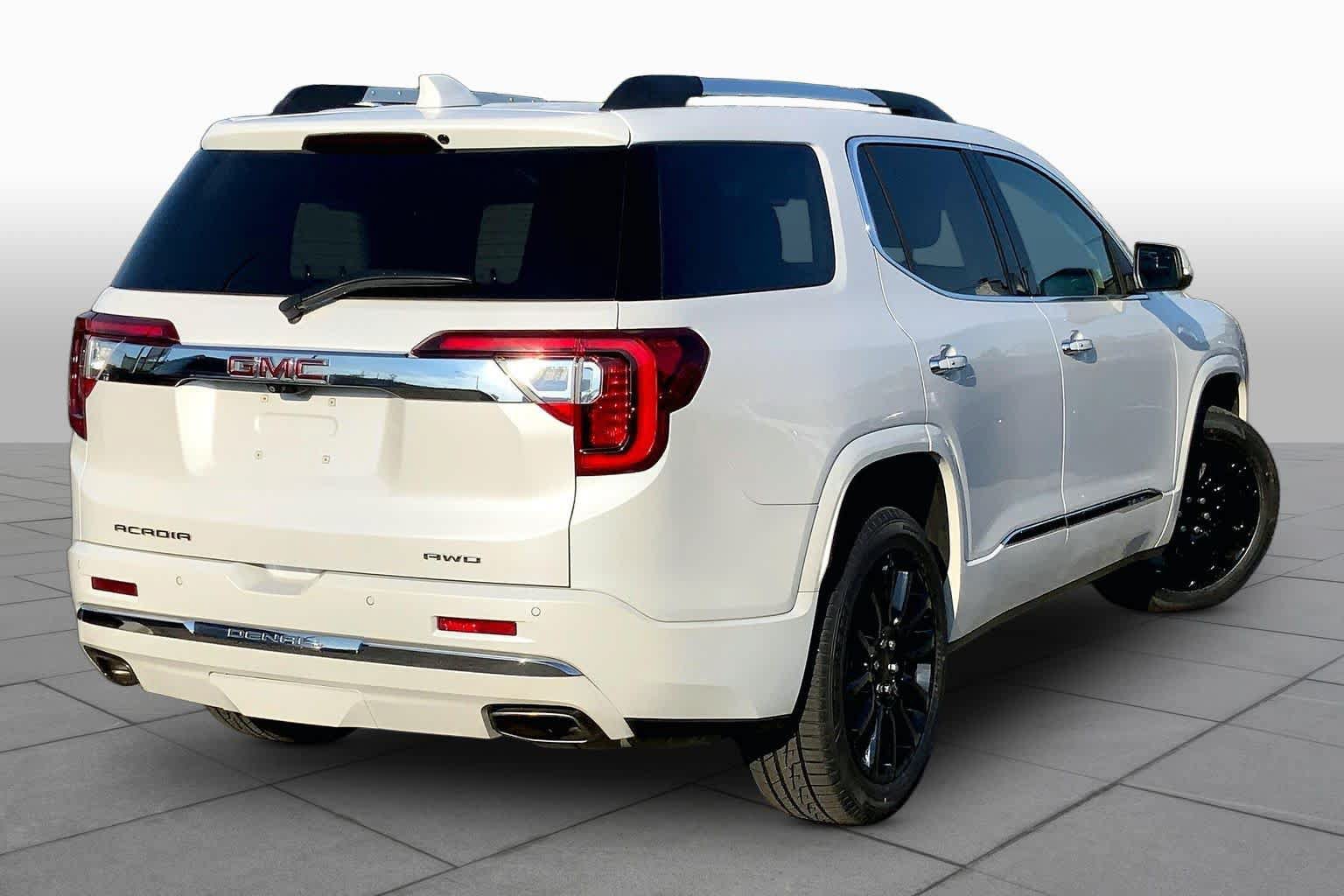 Used 2023 GMC Acadia Denali w/ Denali Ultimate Package AWD/4WD image 13