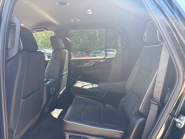 Used 2025 GMC Yukon Elevation w/ LPO, Elevation Black Package AWD/4WD image 17