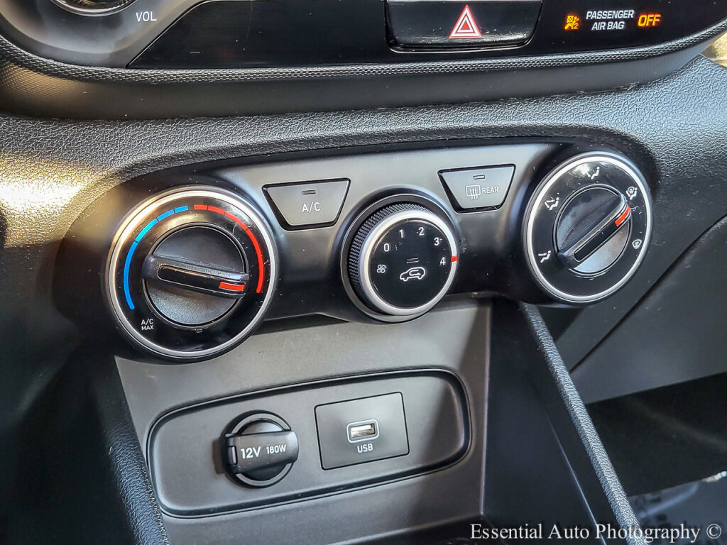 Used 2021 Hyundai Venue SE image 22