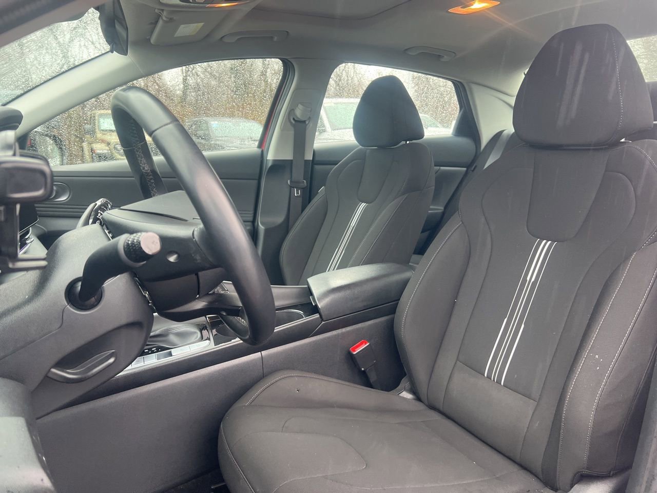 Used 2024 Hyundai Elantra SEL w/ Convenience Package image 17