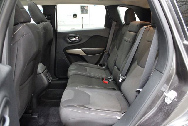 Used 2017 Jeep Cherokee Latitude w/ Comfort/Convenience Group image 13