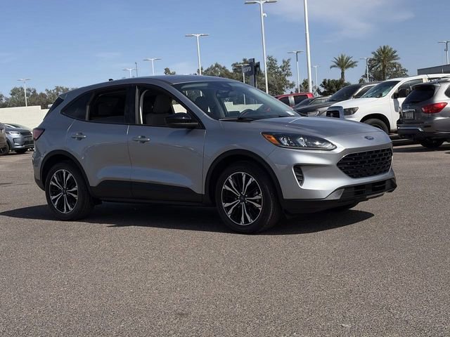 Used 2022 Ford Escape SE w/ SE Sport Appearance Package image 4