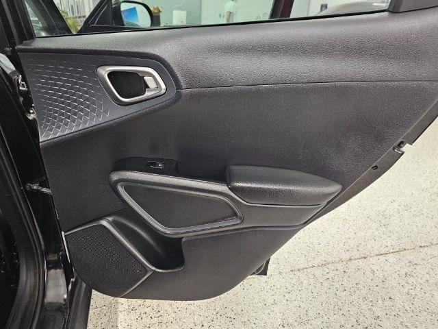 Used 2020 Kia Soul S FWD image 27