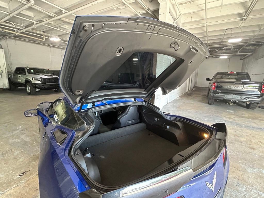 Used 2018 Chevrolet Corvette Stingray Coupe w/ Carbon Flash Badge Package RWD image 36