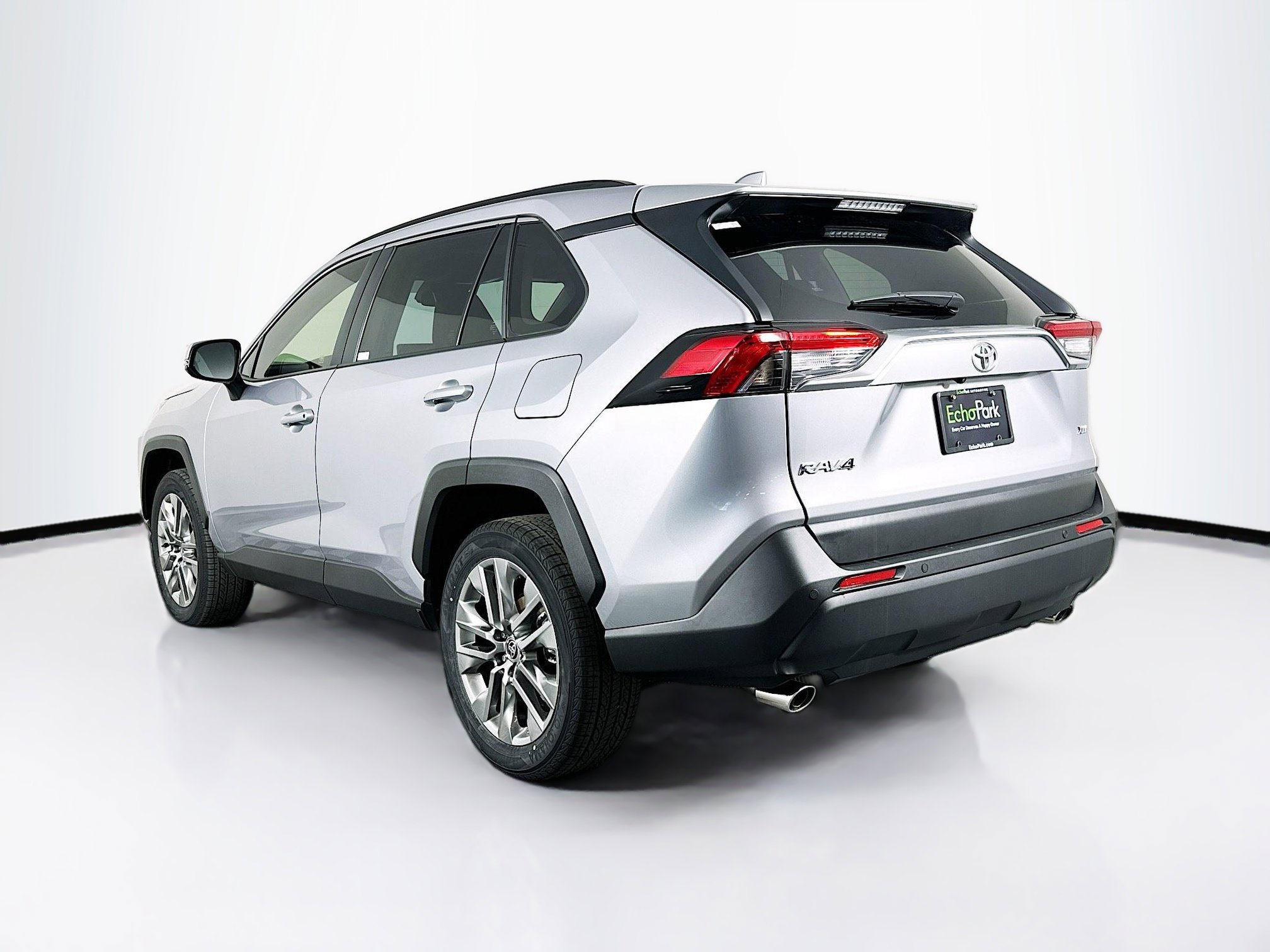 Used 2025 Toyota RAV4 XLE Premium w/ Weather Package FWD image 5