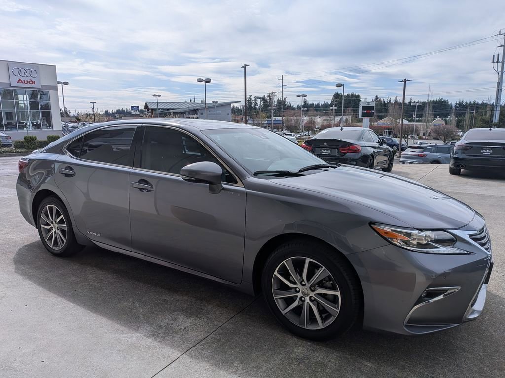 Used 2016 Lexus ES 300h w/ Luxury Package w/Wood Trim image 7