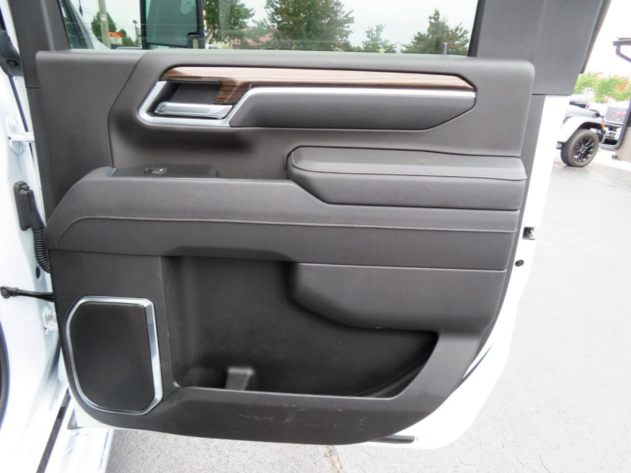 Used 2025 Chevrolet Silverado 3500 LT w/ Safety Package AWD/4WD image 46