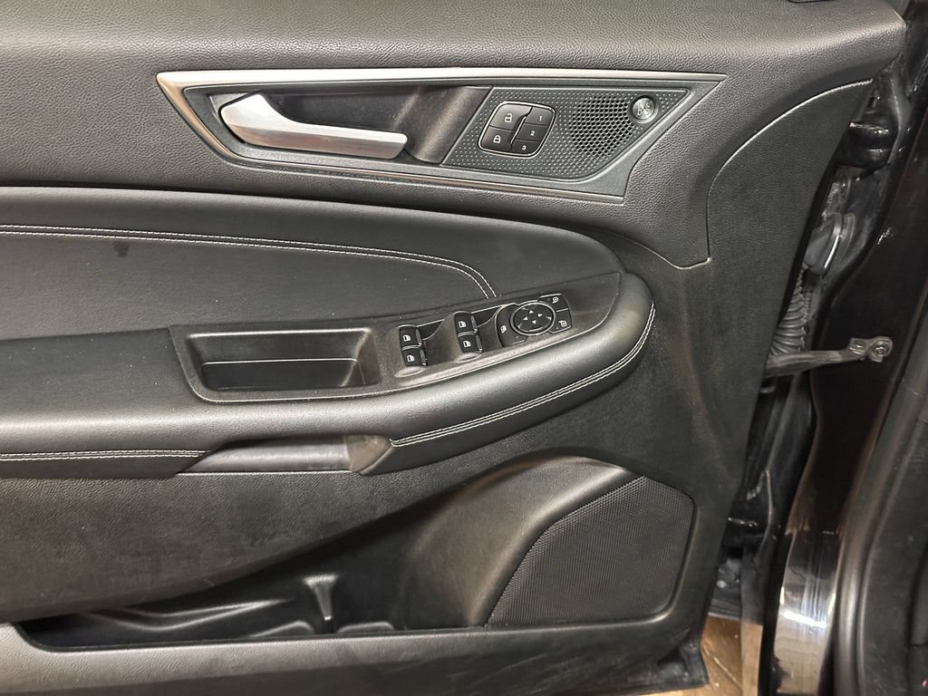 Certified 2024 Ford Edge Titanium AWD/4WD image 23