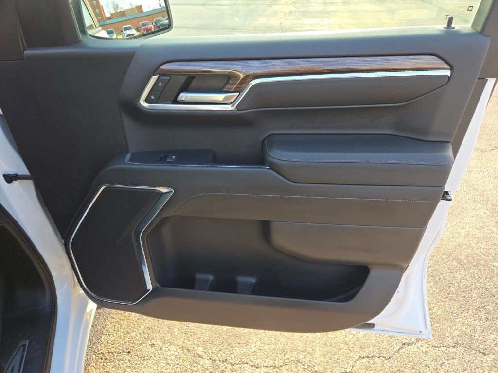 Used 2022 Chevrolet Silverado 1500 LT AWD/4WD image 6