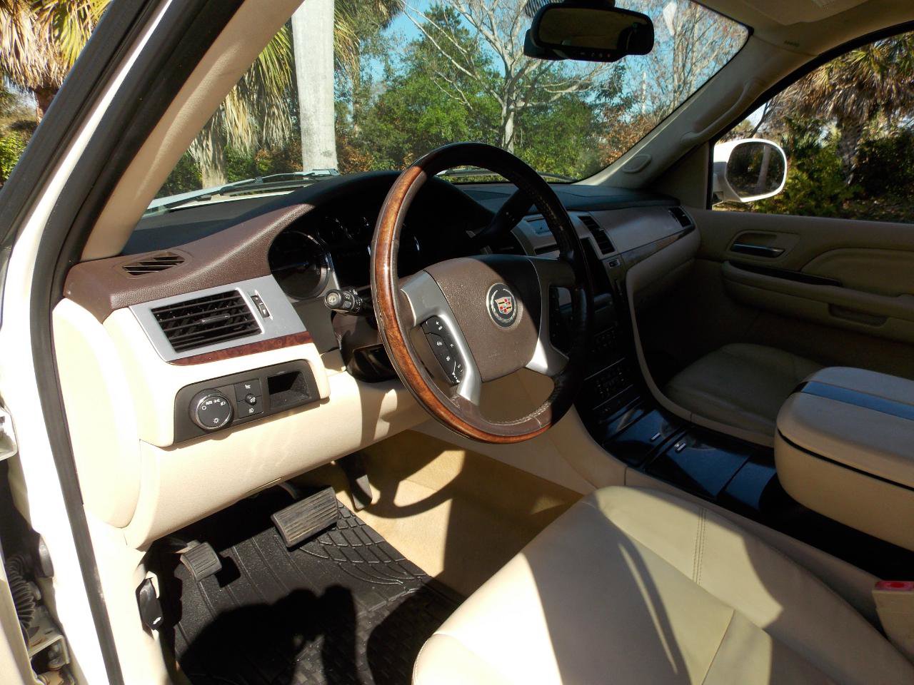 Used 2007 Cadillac Escalade 2WD w/ Information Package image 17