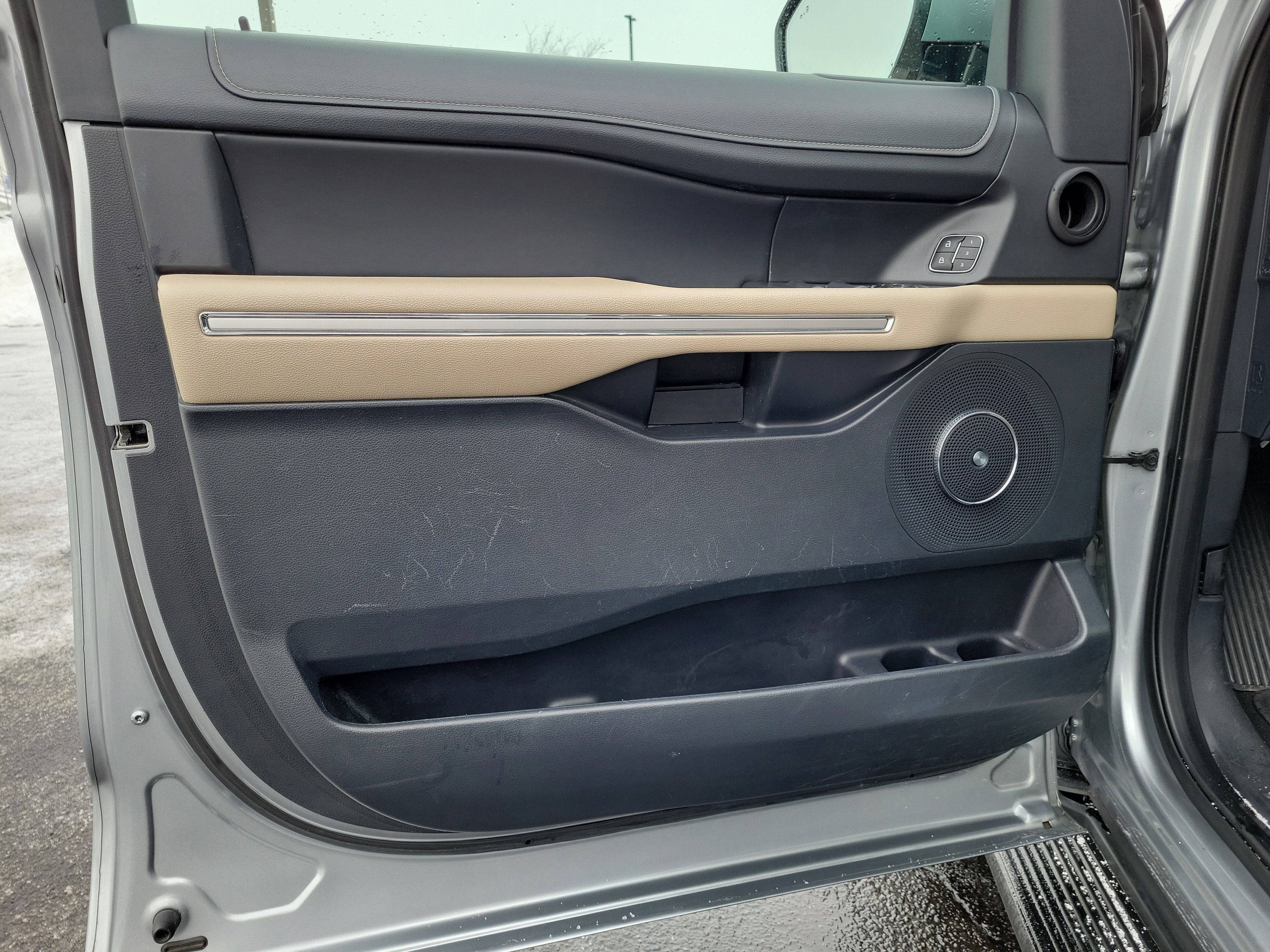 Certified 2024 Ford Expedition Limited image 17