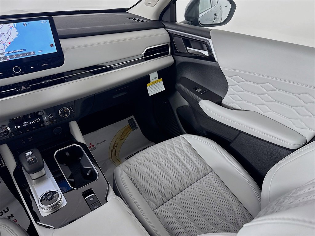 New 2025 Mitsubishi Outlander SEL image 25